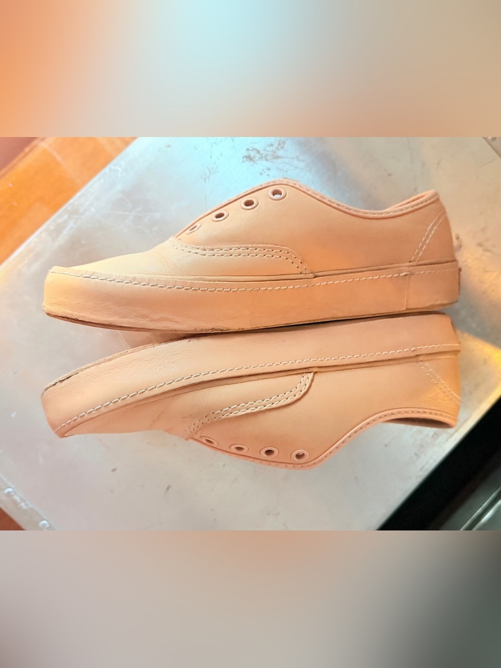 /Mens SZ 5.5 Low-Top Leather Sneakers in Peach - Picture 13 of 13